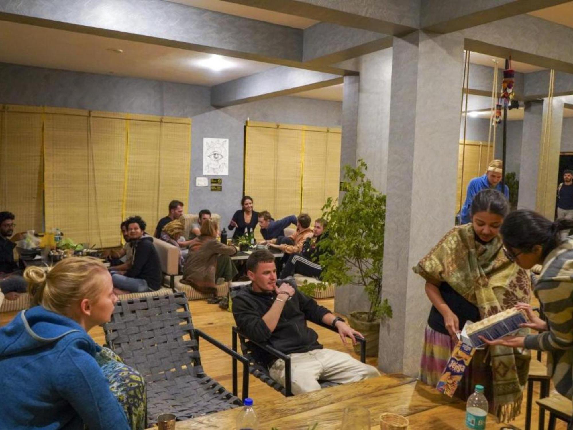 The Hosteller Mcleodganj, Upper Bhagsu 맥그로드 간즈 외부 사진